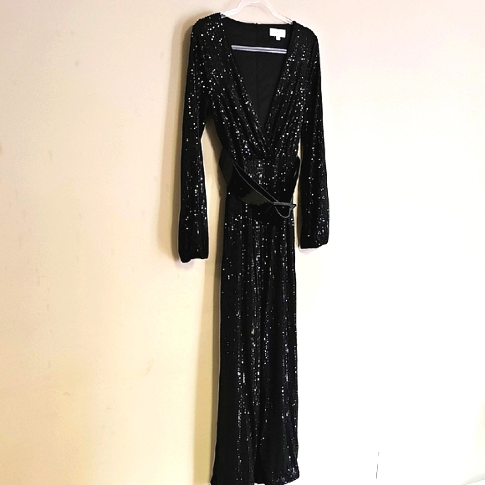 NWOT ELEGANT BLACK SEQUIN JUMPSUIT SIZE M